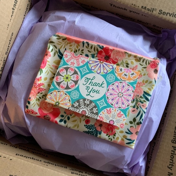 $25 MYSTERY RESELLER BOX - Picture 6 of 8